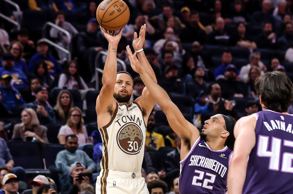 实时赛事数据-勇士擒国王终结4连败!库里替补出战砍17分:79秒轰进两记3+1
